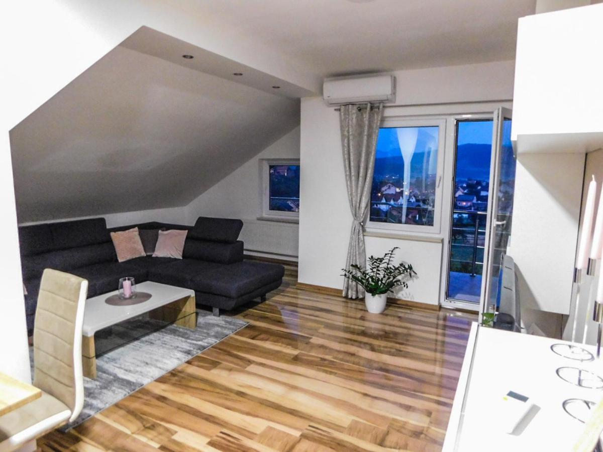 Apartman Lara Apartment Otočac Екстериор снимка