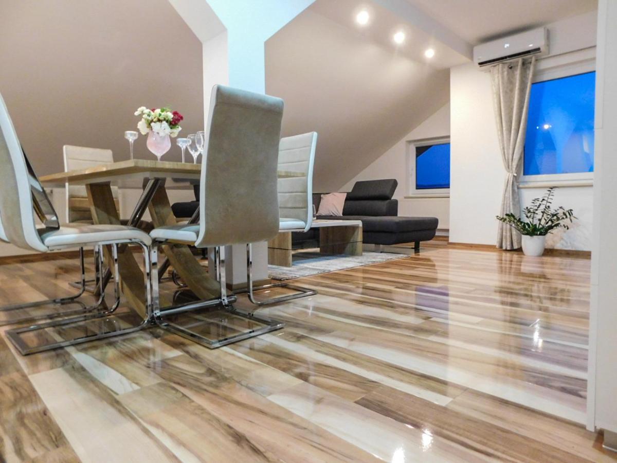 Apartman Lara Apartment Otočac Екстериор снимка