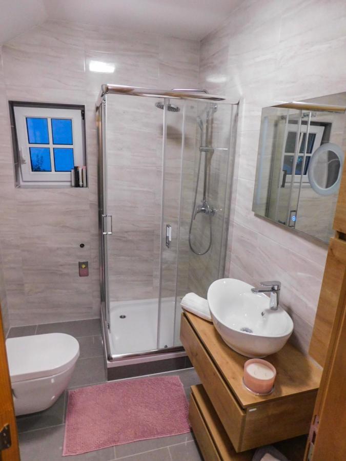 Apartman Lara Apartment Otočac Екстериор снимка
