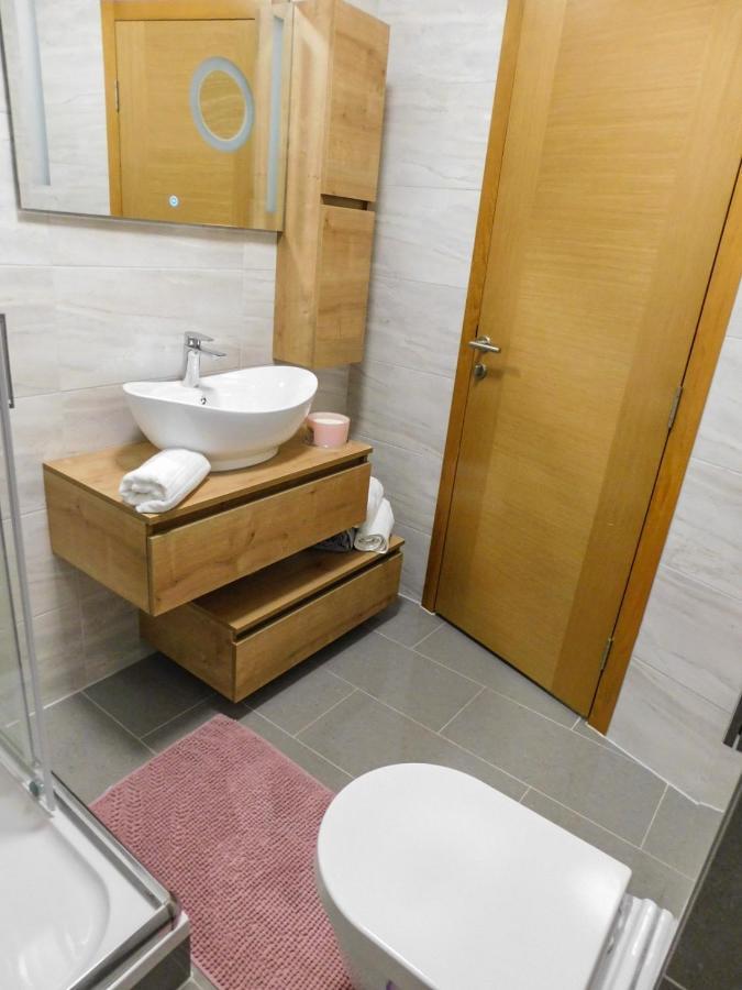 Apartman Lara Apartment Otočac Екстериор снимка