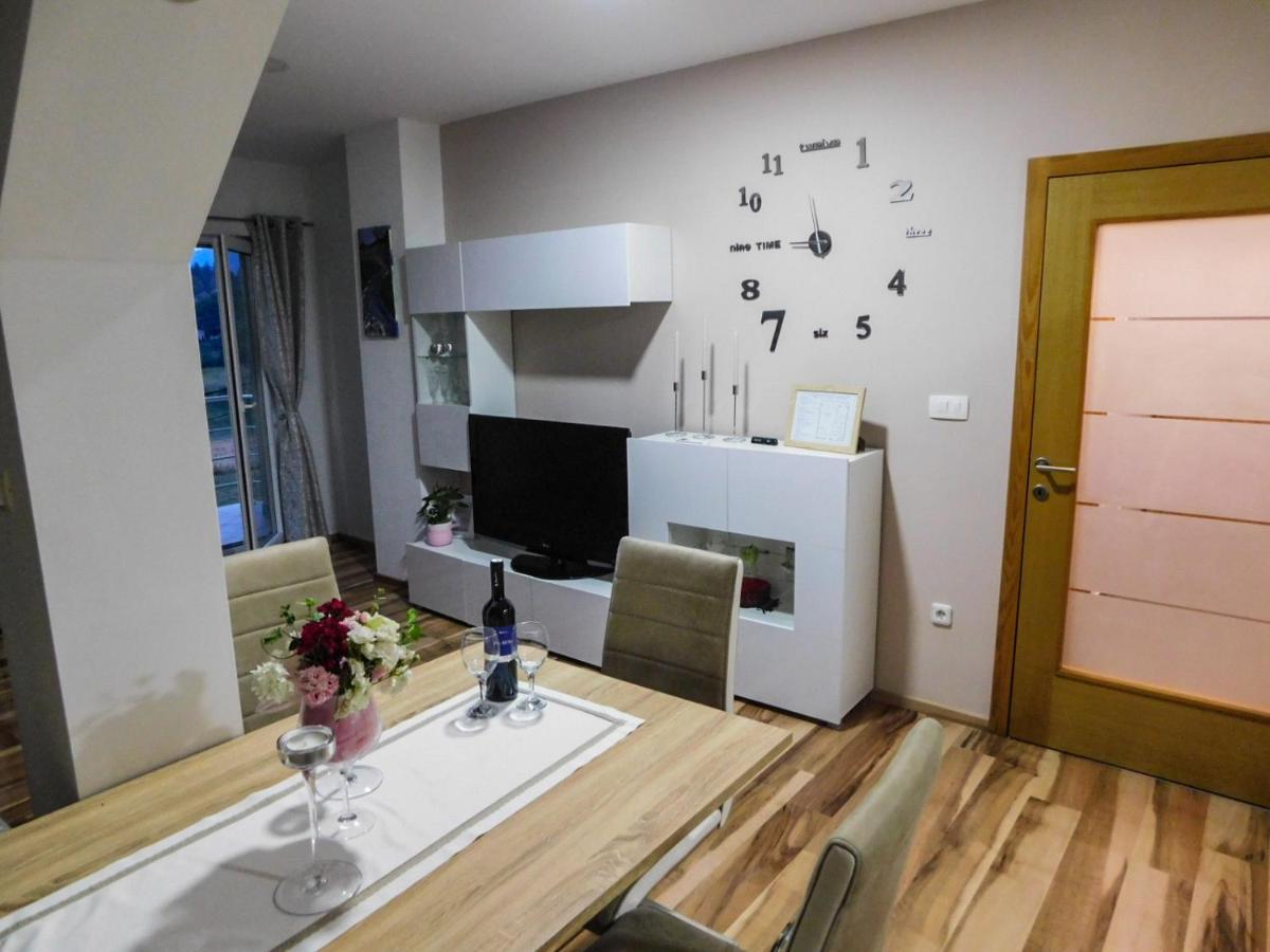 Apartman Lara Apartment Otočac Екстериор снимка