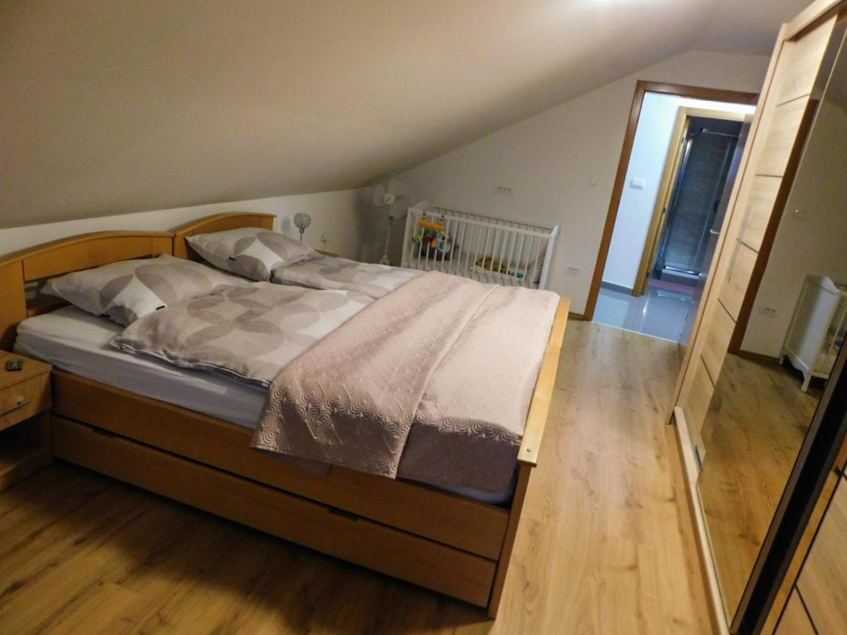 Apartman Lara Apartment Otočac Екстериор снимка