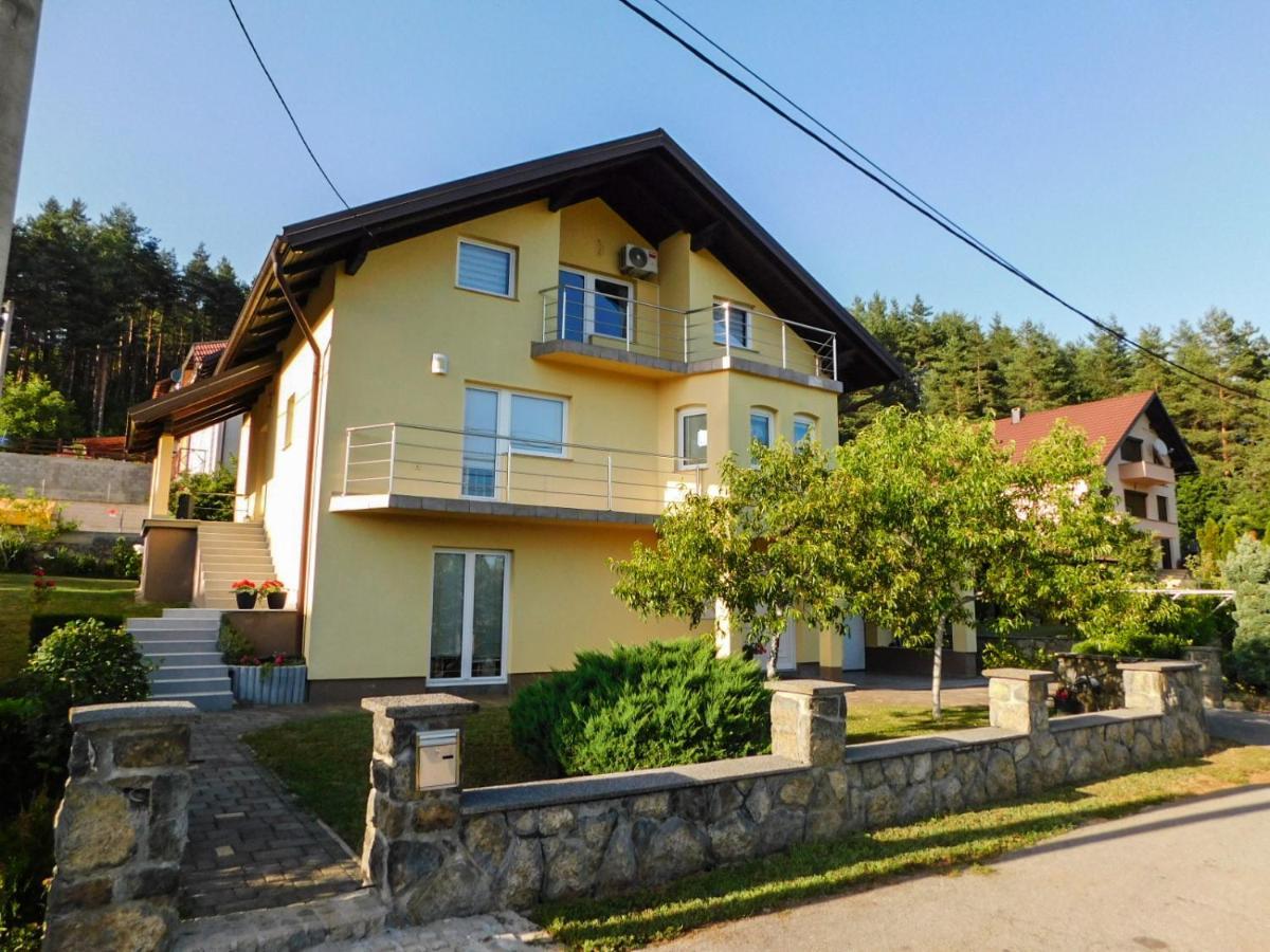 Apartman Lara Apartment Otočac Екстериор снимка