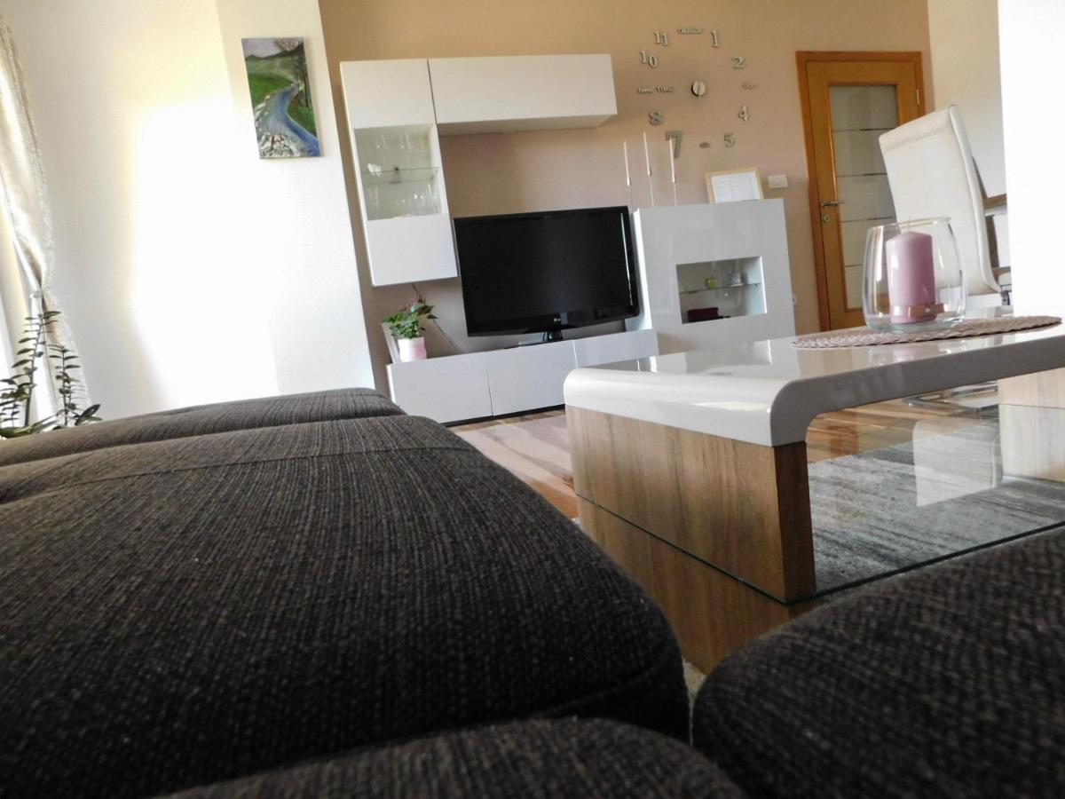 Apartman Lara Apartment Otočac Екстериор снимка